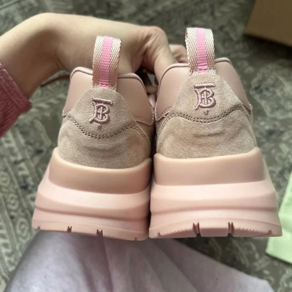 NEW IN BOX BURBERRY LOW TOP SNEAKERS PINK - Picture 5 of 6